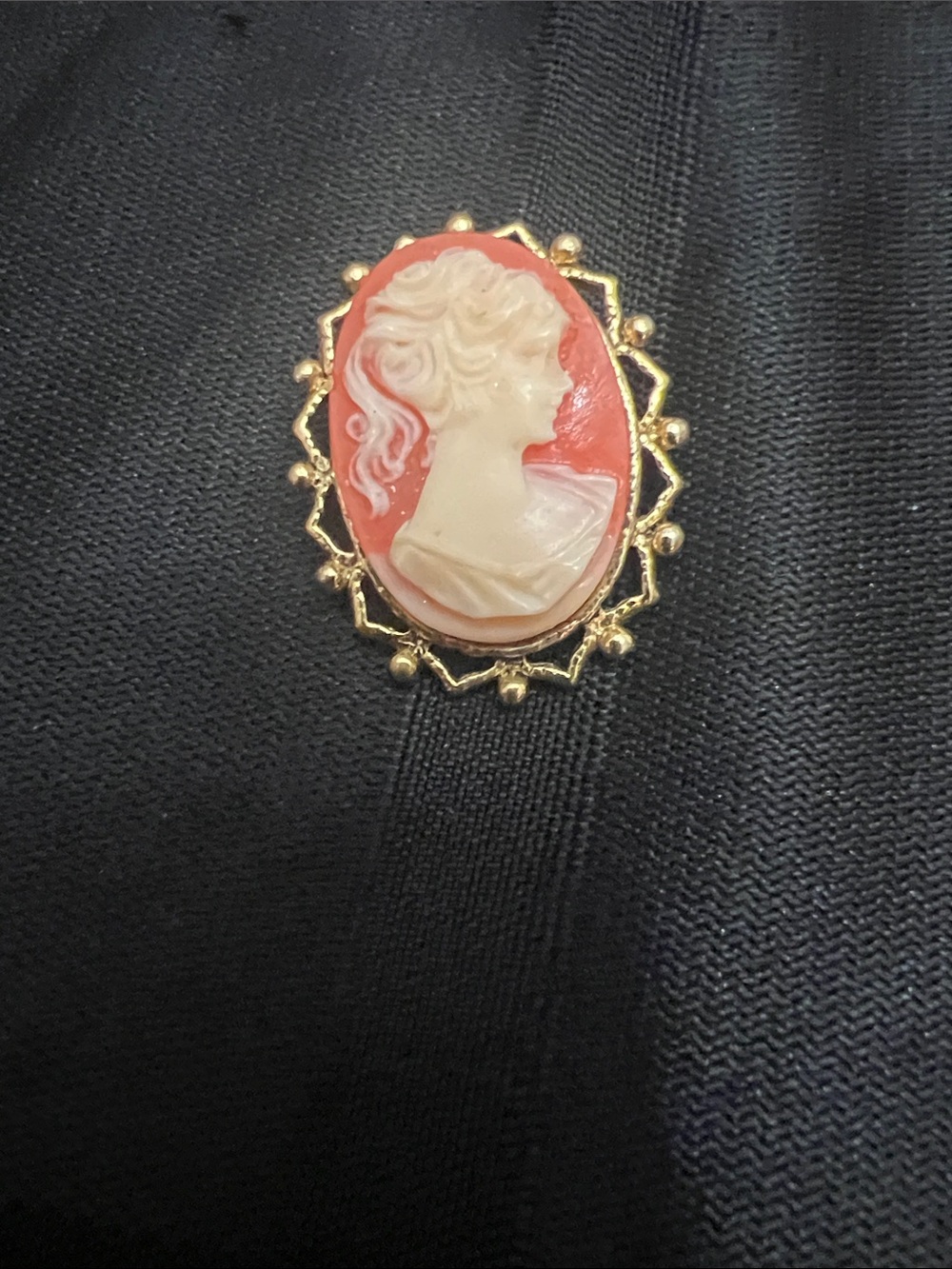 Vintage Krementz Style Faux Carnelian Cameo Brooch Gold Overlay